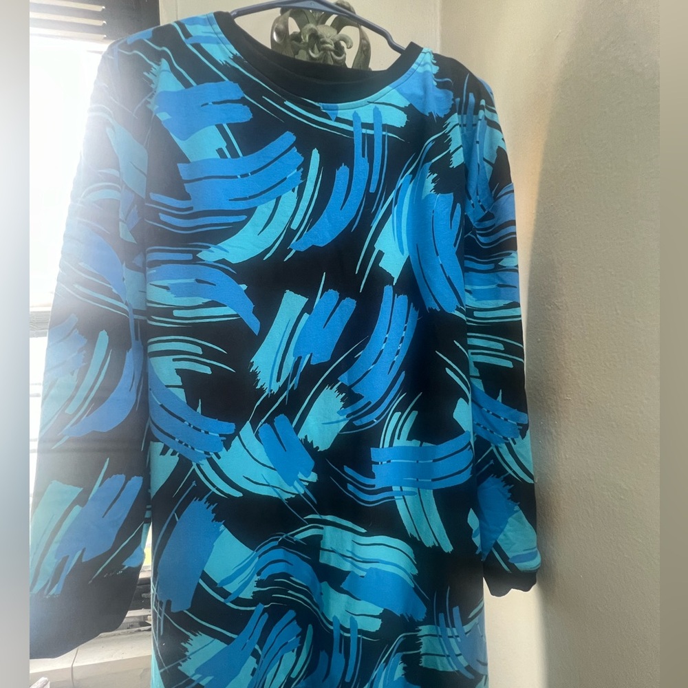 New York and Company blouse blue patterns